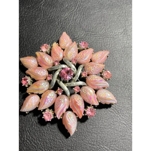 Unusual CORO Pegasus Pink Molded Glass Gold Tone F - Picture 6 of 9